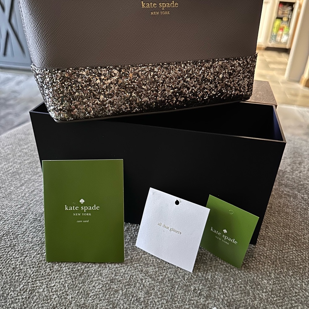 Kate Spade Little Shiloh Glitter Card Case – NWT – Includes Glitter Gift Box – S - Picture 2 of 13